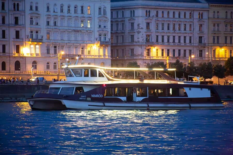 Budapest Sightseeing Cruise with Welcome Drink - Key points to know before booking