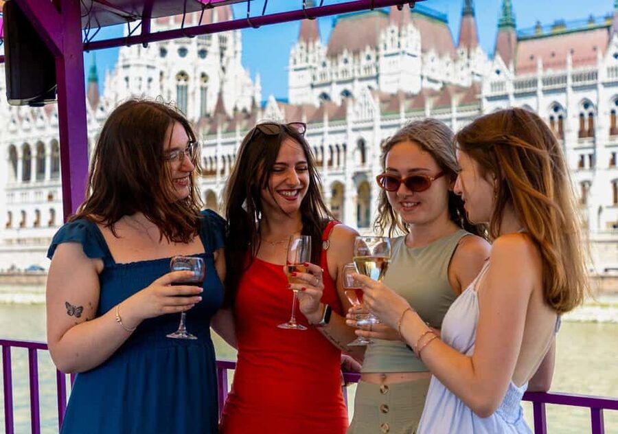 Budapest Sightseeing Cruise with Welcome Drink - Choosing the best place on board
