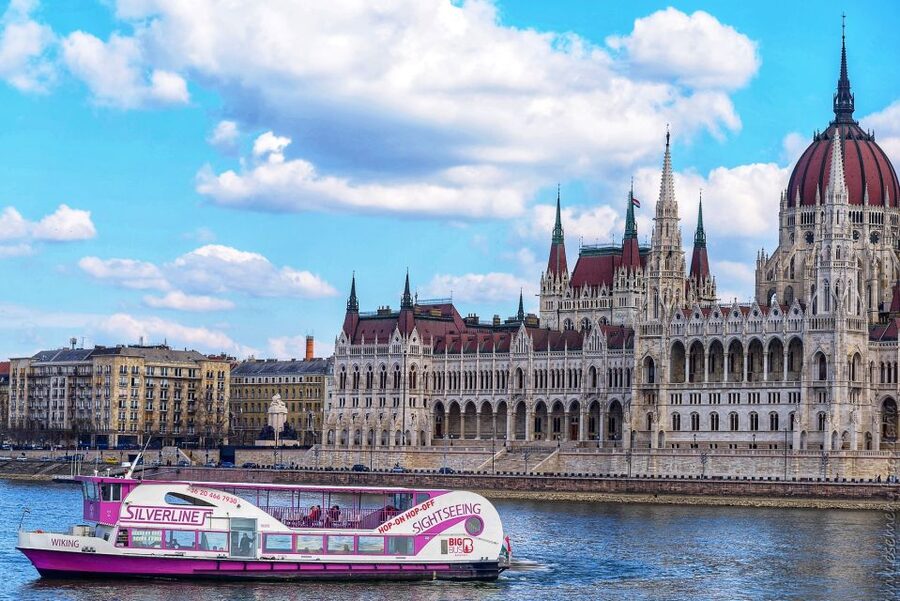 Budapest: Sightseeing Tour by Boat - Chain Bridge, Elizabeth Bridge, and Liberty Bridge
