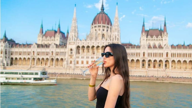 Budapest: Sip and Sail River Cruise with Unlimited Prosecco - Budapest by boat, with a glass already waiting