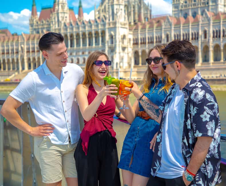 Budapest: Sunset Cocktail Cruise - The essential details at a glance