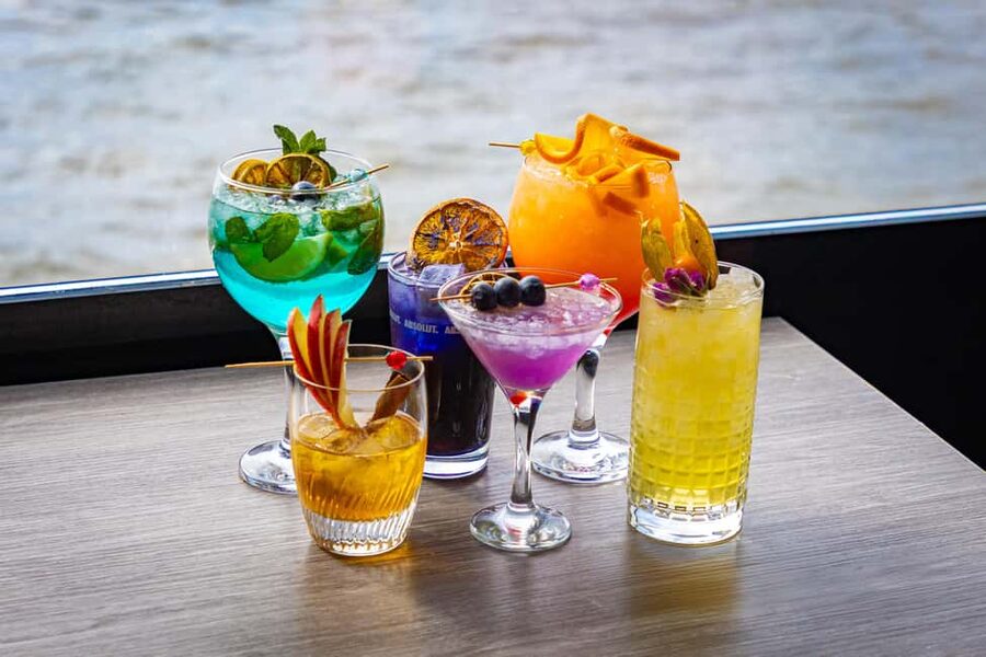 Budapest: Sunset Cocktail Cruise - Cocktails, table service, and the party mood