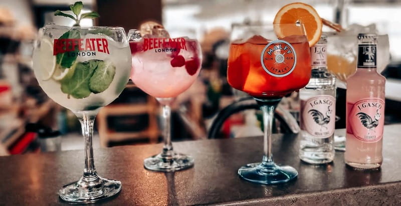 Budapest: Unlimited Drink Cruise - Buda Castle, Gellért Hill, and the Citadella