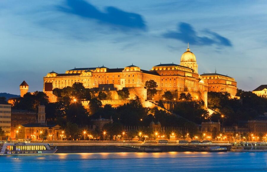 Budapest: Unlimited Prosecco and Wine Sightseeing Cruise - Key points to know before you book