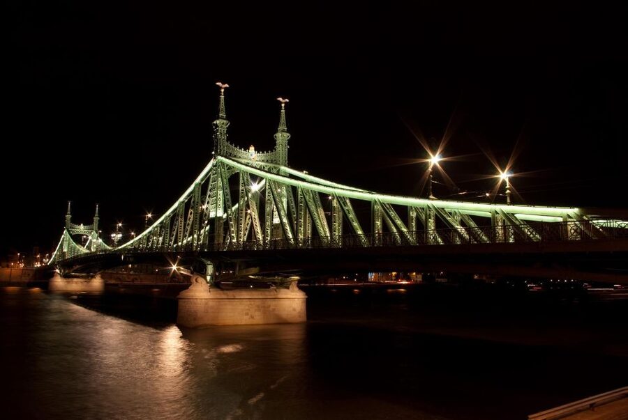 Budapest: Unlimited Prosecco and Wine Sightseeing Cruise - Why Budapest looks so good from the Danube