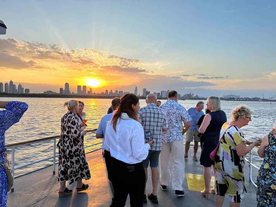 Buenos Aires: Puerto Madero Sunset Cruise with Open Bar - Open bar, music, and the mood on board