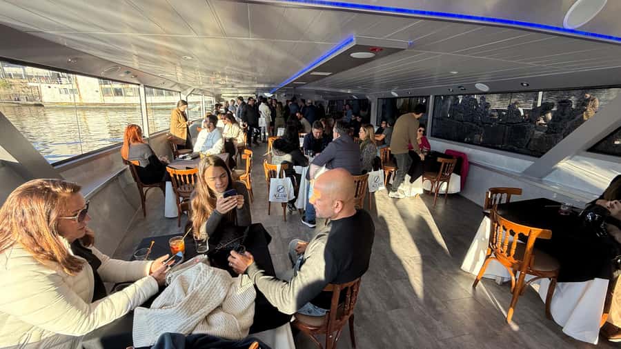 Buenos Aires: Puerto Madero Sunset Cruise with Open Bar - Finding a seat and getting the best view