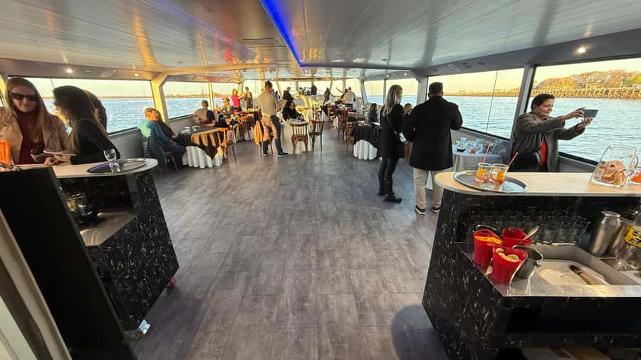 Buenos Aires: Puerto Madero Sunset Cruise with Open Bar - Who will enjoy this cruise most?