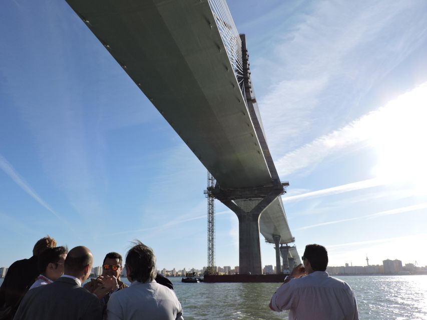 Cádiz: Bay of Cádiz Catamaran Tour with Host - Sailing or Motoring?