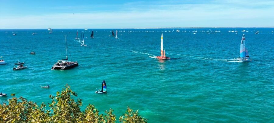 Cádiz: Bay of Cádiz Catamaran Tour with Host - What the 75 Minutes Feel Like