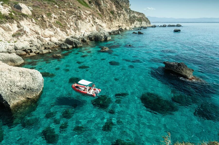 Cagliari: Devil's Saddle Boat Tour with Spritz and Chips - Captain Matteo and the tone of the trip
