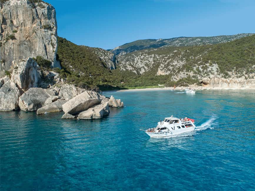 Cala Gonone: Boat ride to Cala Luna beach - Setting out from Cala Gonone