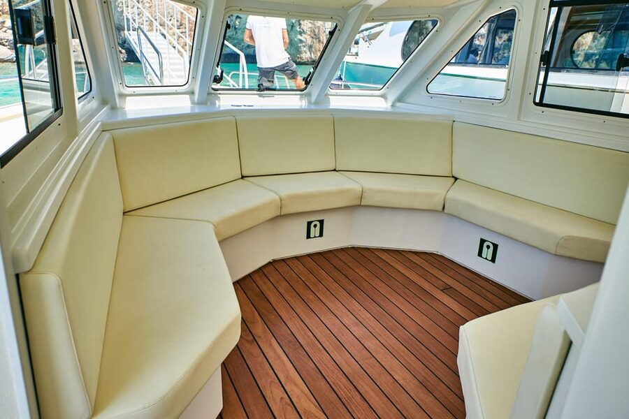 Cala Gonone:Cruise in the Gulf of Orosei with Cala Goloritzé - Life aboard a 100 to 150 passenger boat