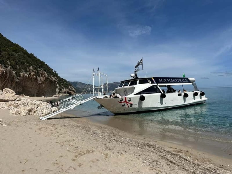 Cala Gonone: Gulf of Orosei Cruise with Cala Goloritzè - Cala Goloritzè and the natural arch