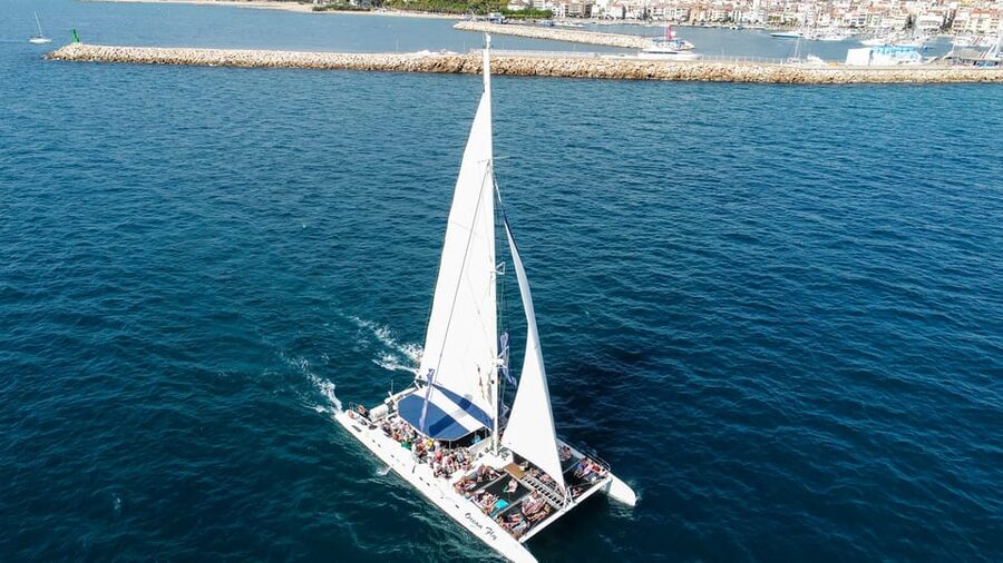 Cambrils: Costa Daurada Sail Catamaran Cruise - Booking, cancellation, and meeting details
