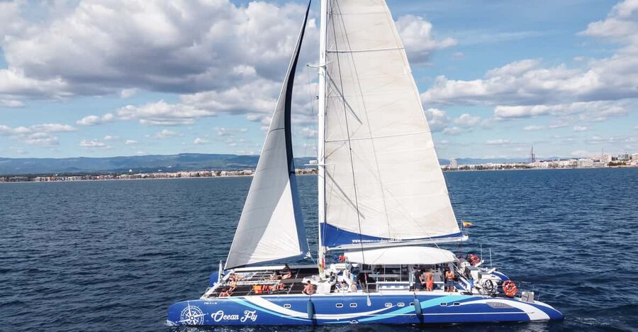 Cambrils: Costa Daurada Sail Catamaran Cruise - The 3-hour cruise and its swimming stop