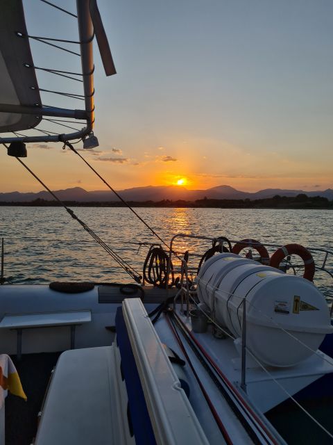 Cambrils: Costa Dorada Sunset Catamaran Cruise with Drinks - Small practical issues to keep in mind