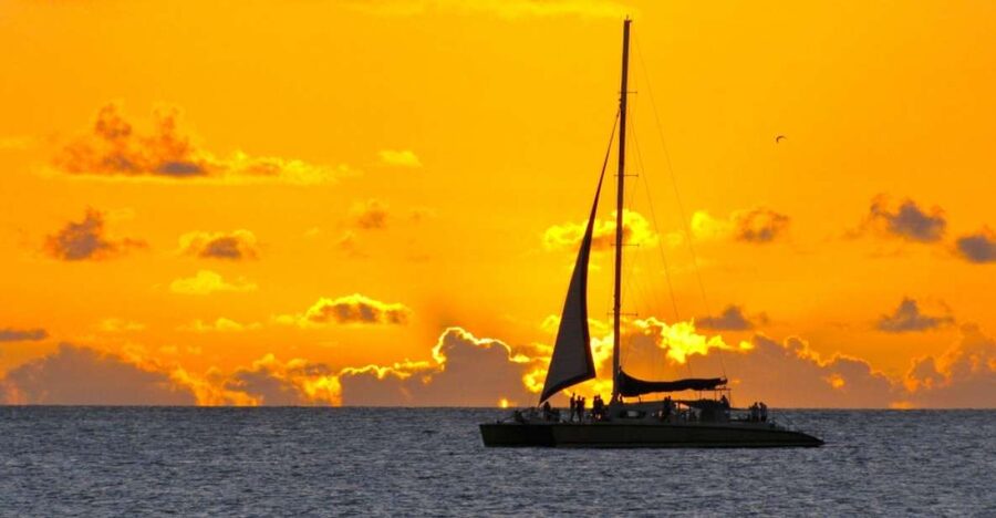 Cambrils: Costa Dorada Sunset Catamaran Cruise with Drinks - The first hour, beaches and fishing villages from the water