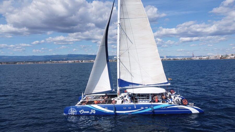 Cambrils: Costa Dorada Sunset Catamaran Cruise with Drinks - Anchoring for the swim and snorkel stop