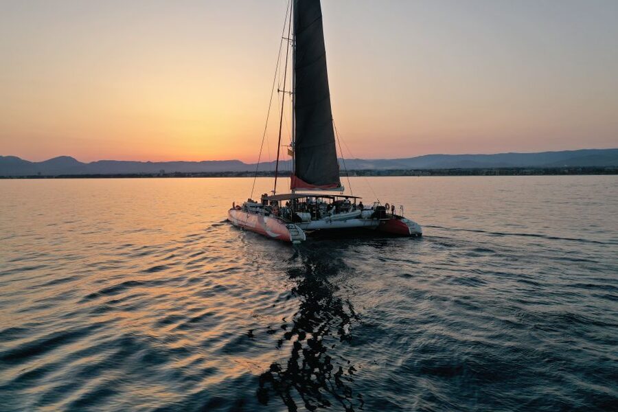 Cambrils: Sunset Catamaran Cruise & Drinks w/ Sunbed - Why this cruise works so well at sunset