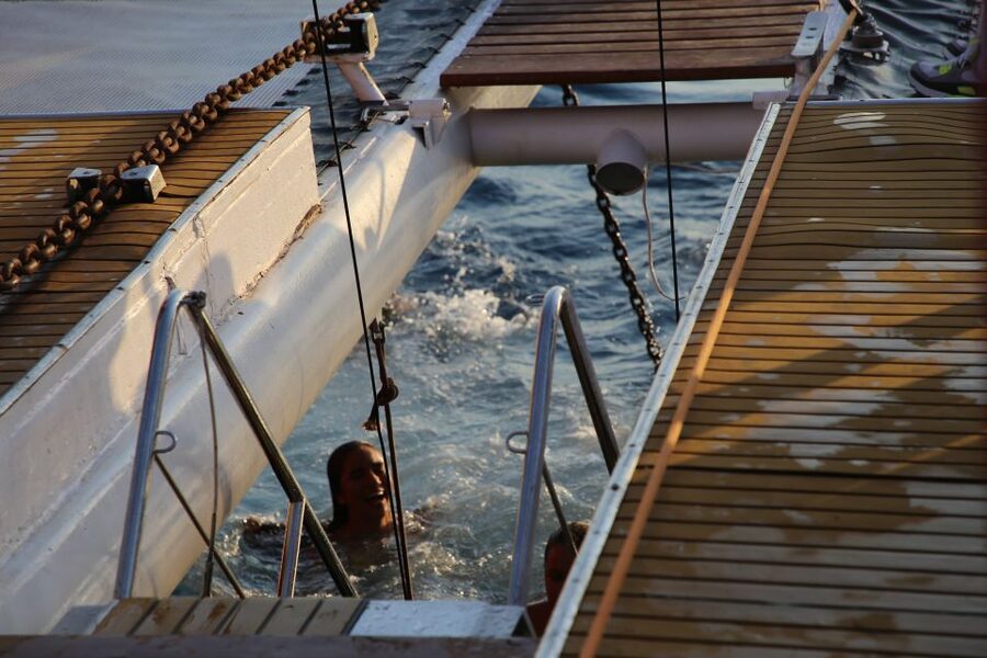 Cambrils: Sunset Catamaran Cruise & Drinks w/ Sunbed - Tips for making the most of the 150 minutes