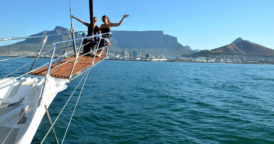 Cape Town: 1-Hour Pre-Sunset Champagne Cruise - Setting out from the V&A Harbour
