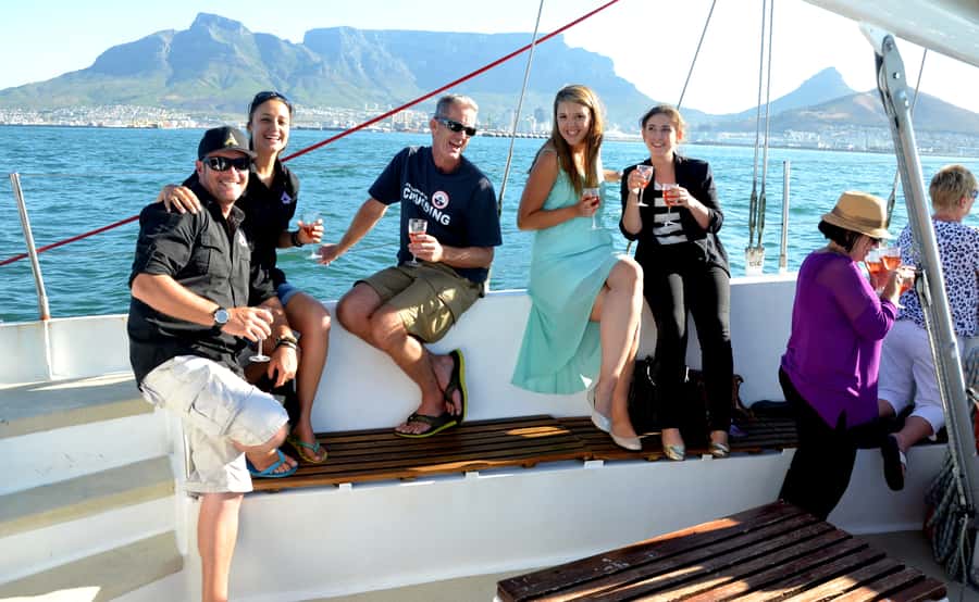 Cape Town: 1-Hour Pre-Sunset Champagne Cruise - Table Mountain and the golden-hour photo window