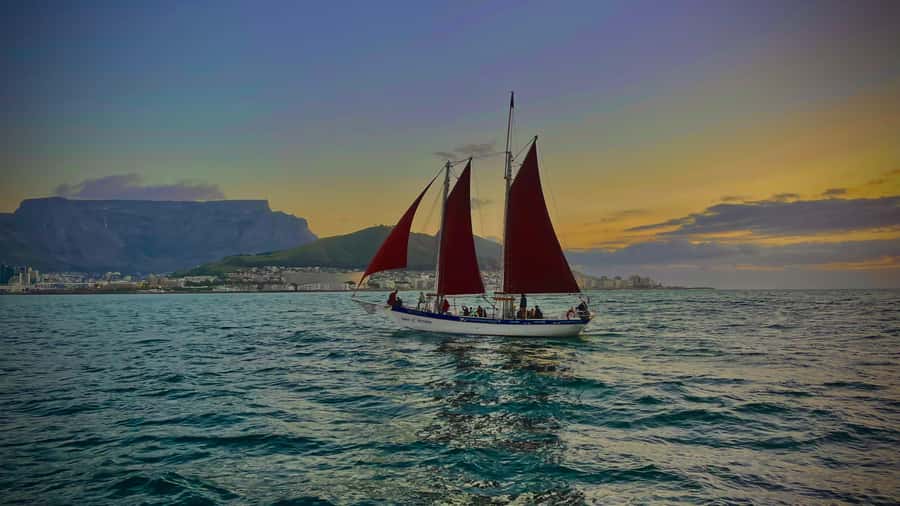 Cape Town: Sunset Cruise from V&A Waterfront with Bubbly - Why this 90-minute sail works so well at sunset