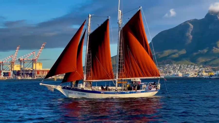 Cape Town: Sunset Cruise from V&A Waterfront with Bubbly - Meeting the schooner at the V&A Waterfront