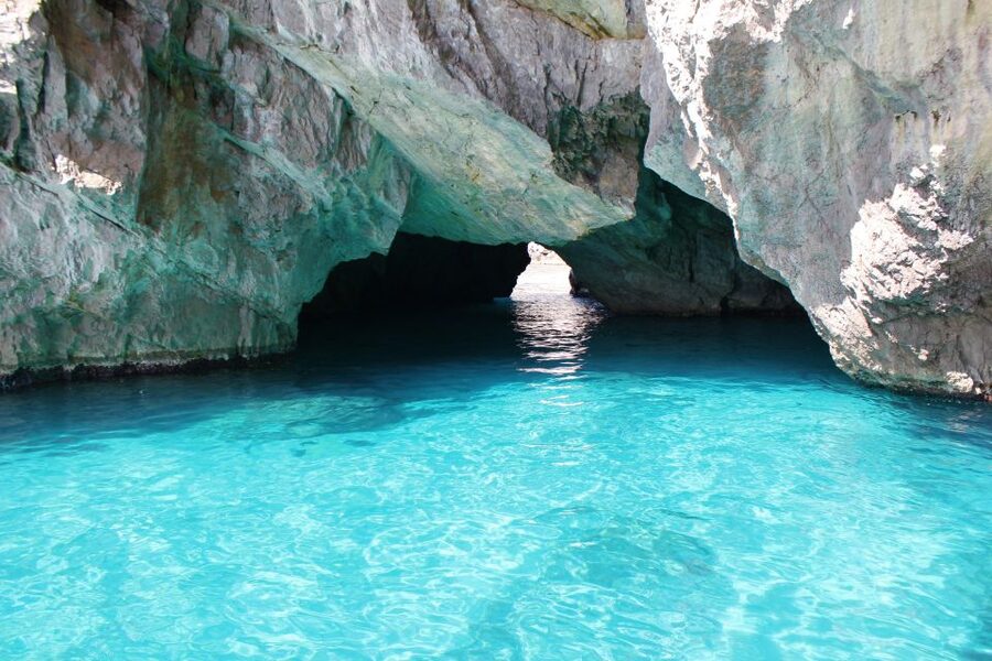 Capri: 2-Hour Boat Tour with Happy Hour - Natural Arch and Casa Malaparte