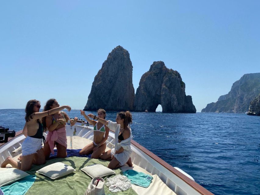 Capri: Island and Grottos Boat Cruise with Snacks and Drinks - The Faraglioni and Arch of Love