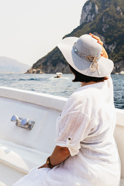Capri: Island Boat Tour and Optional Blue Grotto Visit - One hour or two: understand the timing