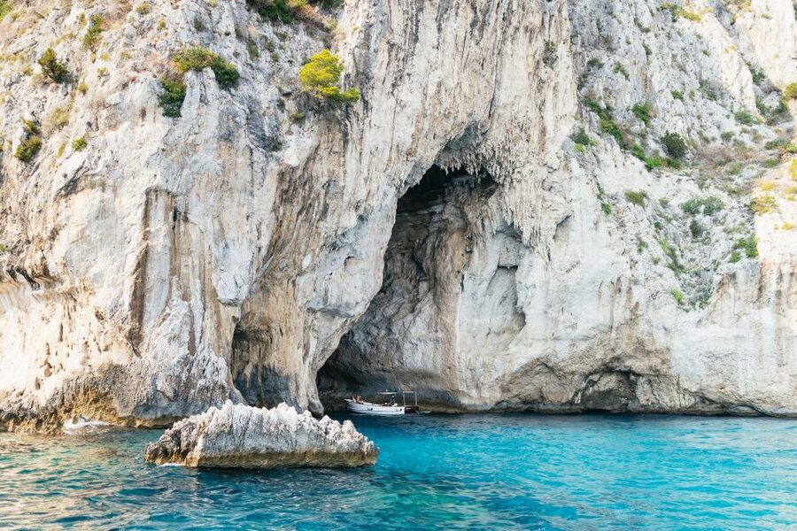 Capri: Island Boat Trip with Grottos - Capri by boat: the key points