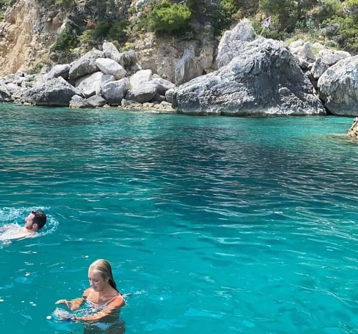 Capri: Scenic Boat Tour with Swimming, Limoncello & Snack - What the $79 price really covers