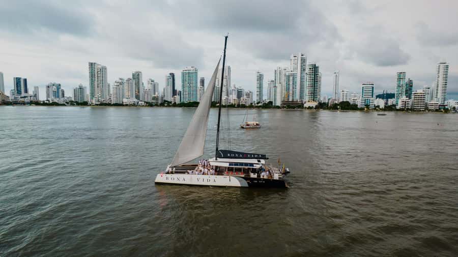Cartagena de Indias: 2-Hour Sunset Cruise - Castillo Grande, Manzanillo Island, and the sunset