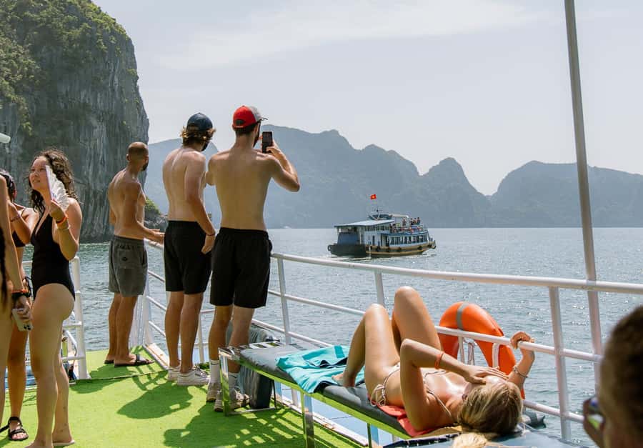 Cat Ba: Lan Ha & Ha Long Bay Kayak & Snorkel Boat Tour - Monkey Island adds a short, rough hike