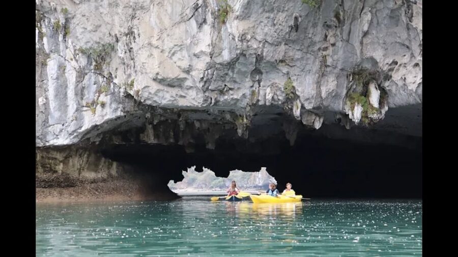 Cat Ba: Lan Ha & Ha Long Bay Kayak & Snorkel Boat Tour - The golden-hour return is a pleasant finish