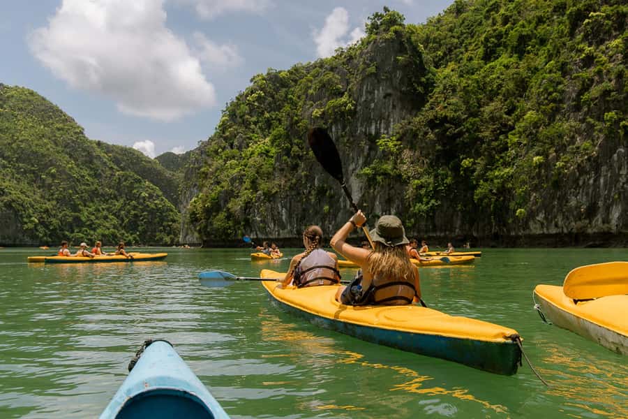 Cat Ba: Lan Ha & Ha Long Bay Kayak & Snorkel Boat Tour - Cai Beo Floating Village gives the morning some local context