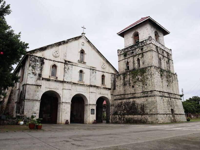 Cebu City: Bohol Countryside Tour with Loboc Cruise Lunch - Lunch aboard the Loboc River cruise