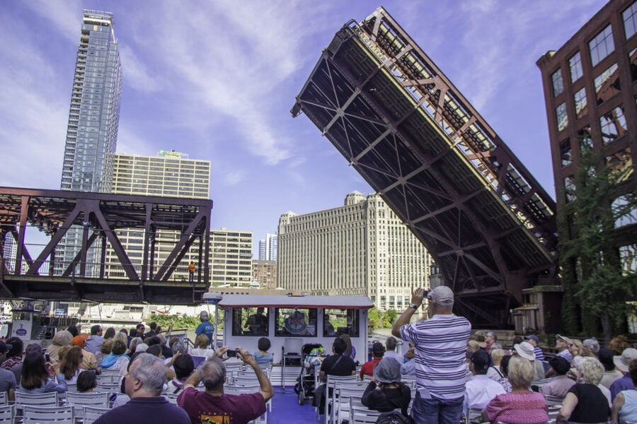Chicago: 45-Minute Family-Friendly Architecture River Cruise - What the 45-minute route feels like