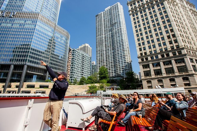 Chicago Architecture River Cruise - Picking your seat and hearing the commentary