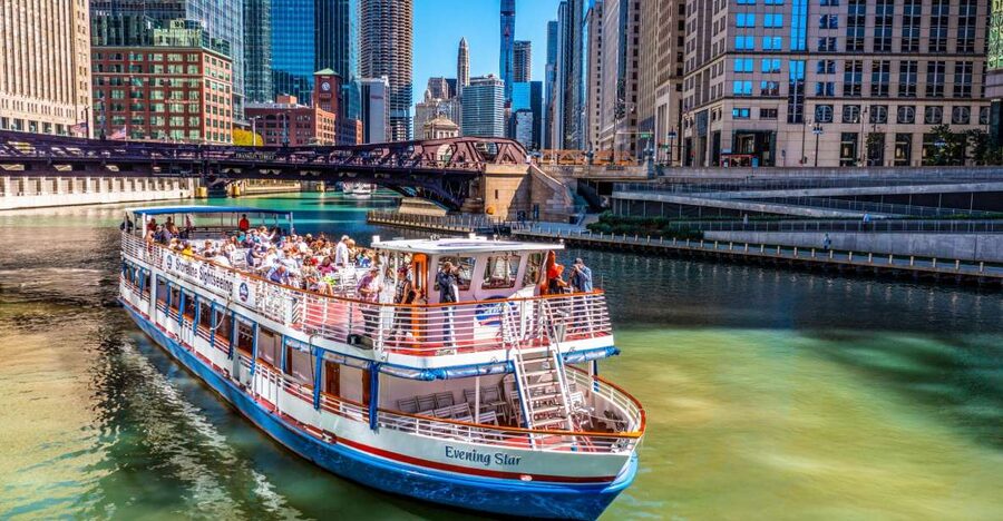 Chicago: Architecture River Cruise Skip-the-Ticket Line - The First Look at Marina City and the River Canyon
