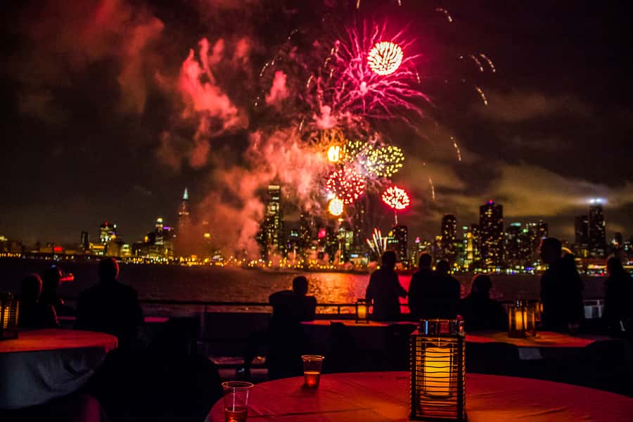 Chicago: Fireworks Cruise with Lake or River Viewing Options - Choosing the 45 to 60-minute river cruise