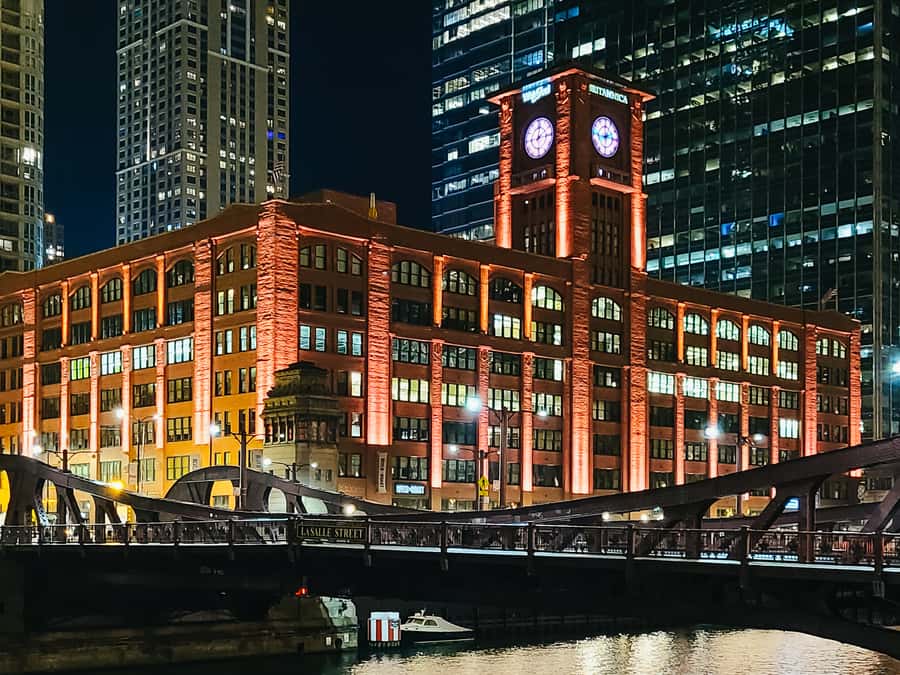 Chicago: Fireworks Cruise with Lake or River Viewing Options - The fireworks view depends on your position