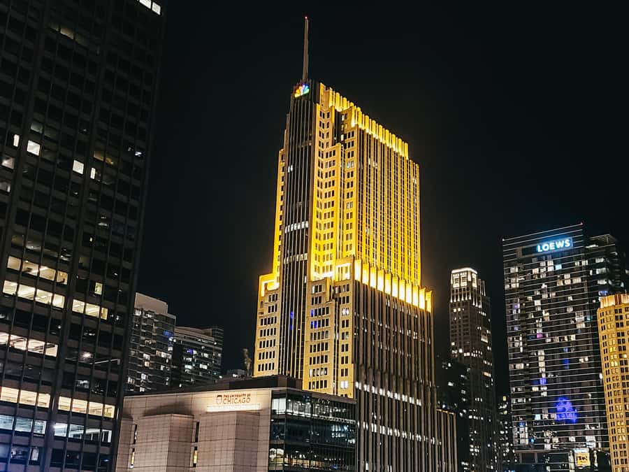 Chicago: Fireworks Cruise with Lake or River Viewing Options - The onboard bar and what to bring