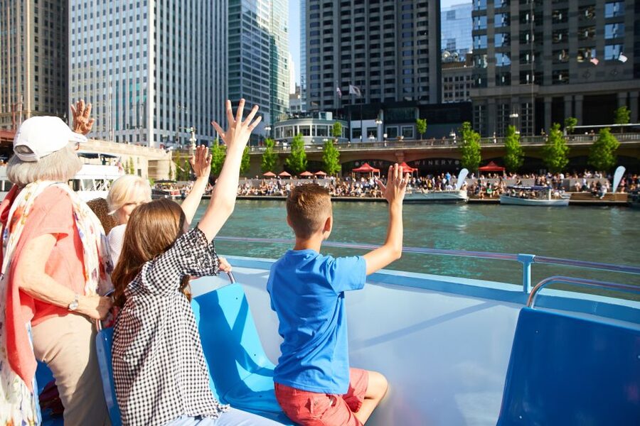Chicago: Narrated Sightseeing River and Lake Cruise - A Chicago tour with two very different views