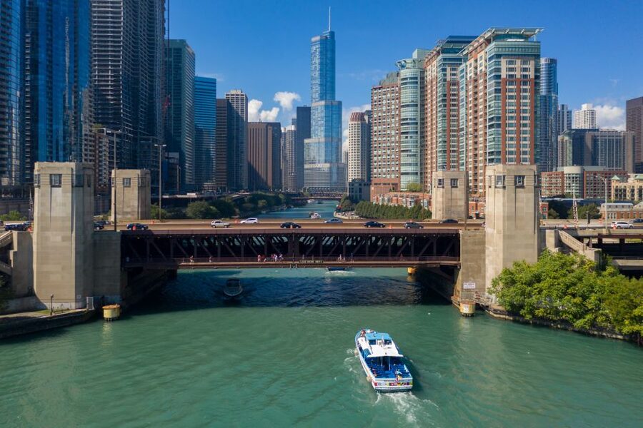 Chicago: Narrated Sightseeing River and Lake Cruise - Lake Michigan and the full Chicago skyline