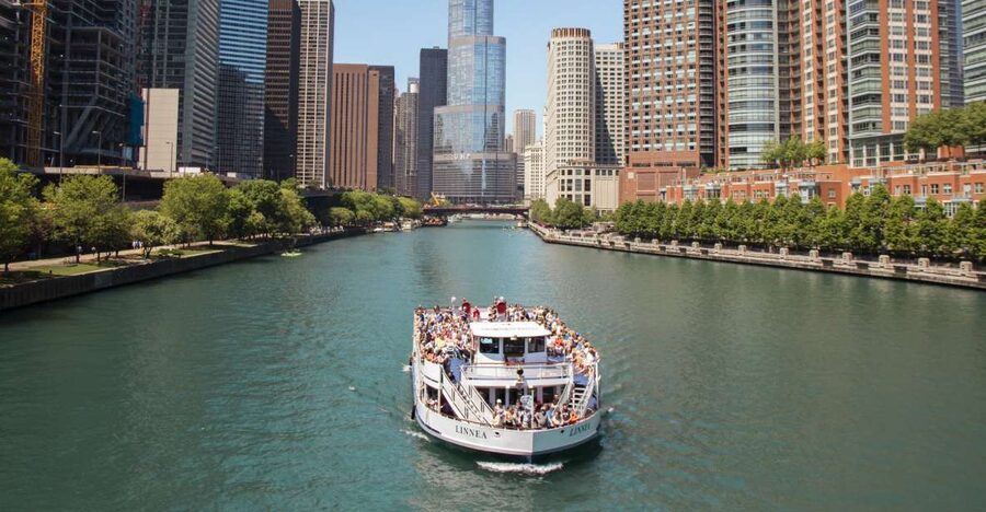 Chicago River: 1.5-Hour Guided Architecture Cruise - Why this river cruise explains Chicago better than a sidewalk stroll