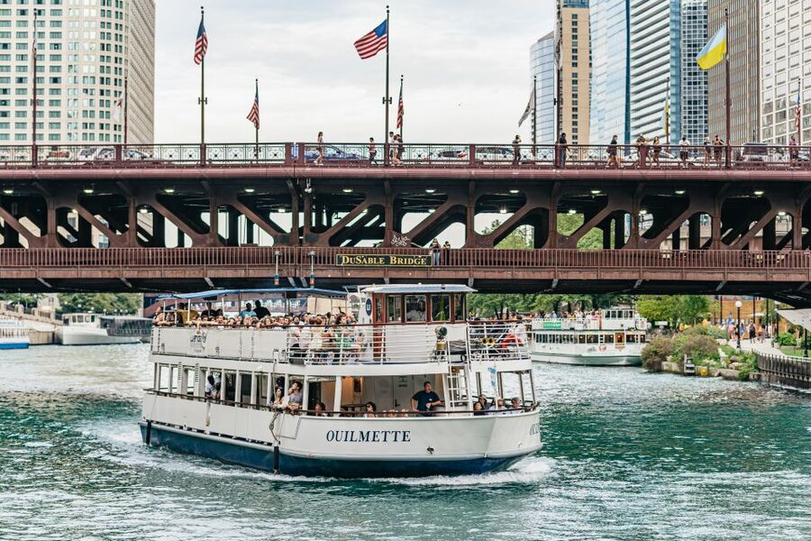 Chicago River: 1.5-Hour Guided Architecture Cruise - Merchandise Mart and Wolf Point