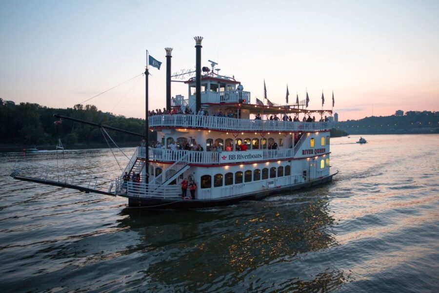 Cincinnati: Historic Sightseeing Cruise - Listening to the captain’s history talk